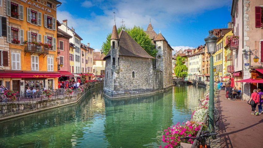 Self-Guided Walking Tour of Annecy