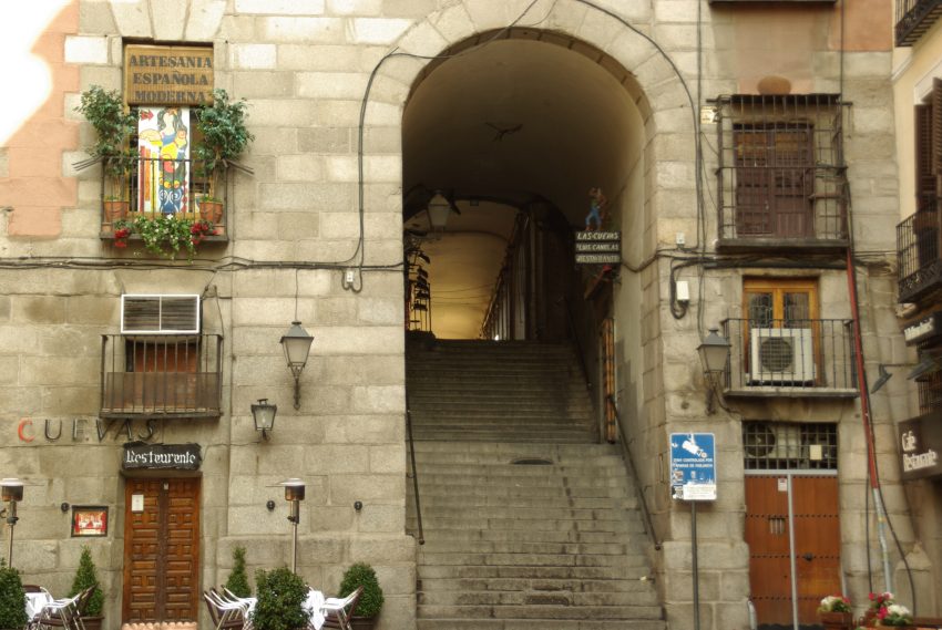 Arco de Cuchilleros