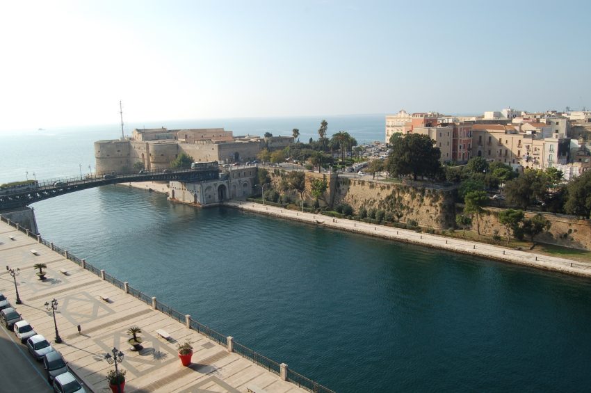 The Complete Guide to Taranto