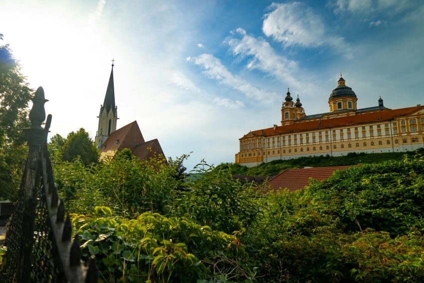 The Complete Guide to Melk